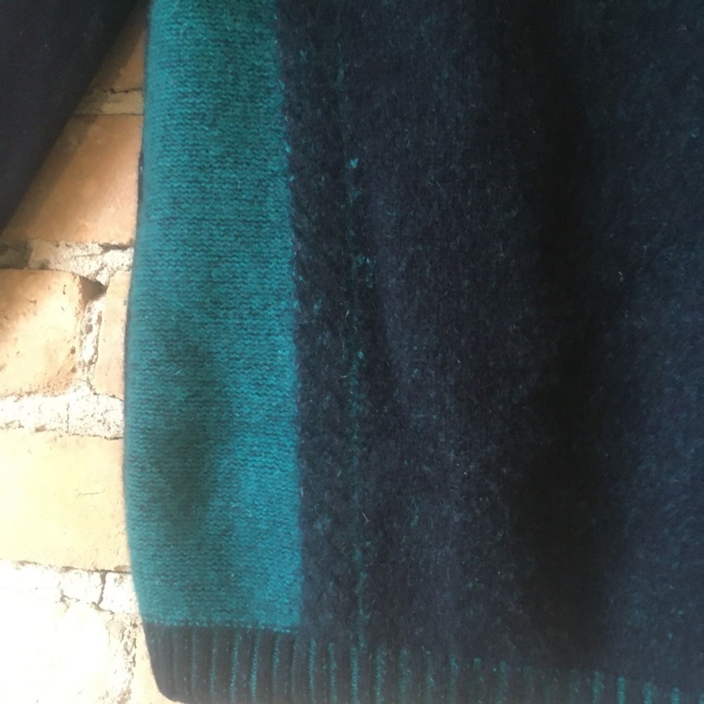Sweater - Picture 4 of 6